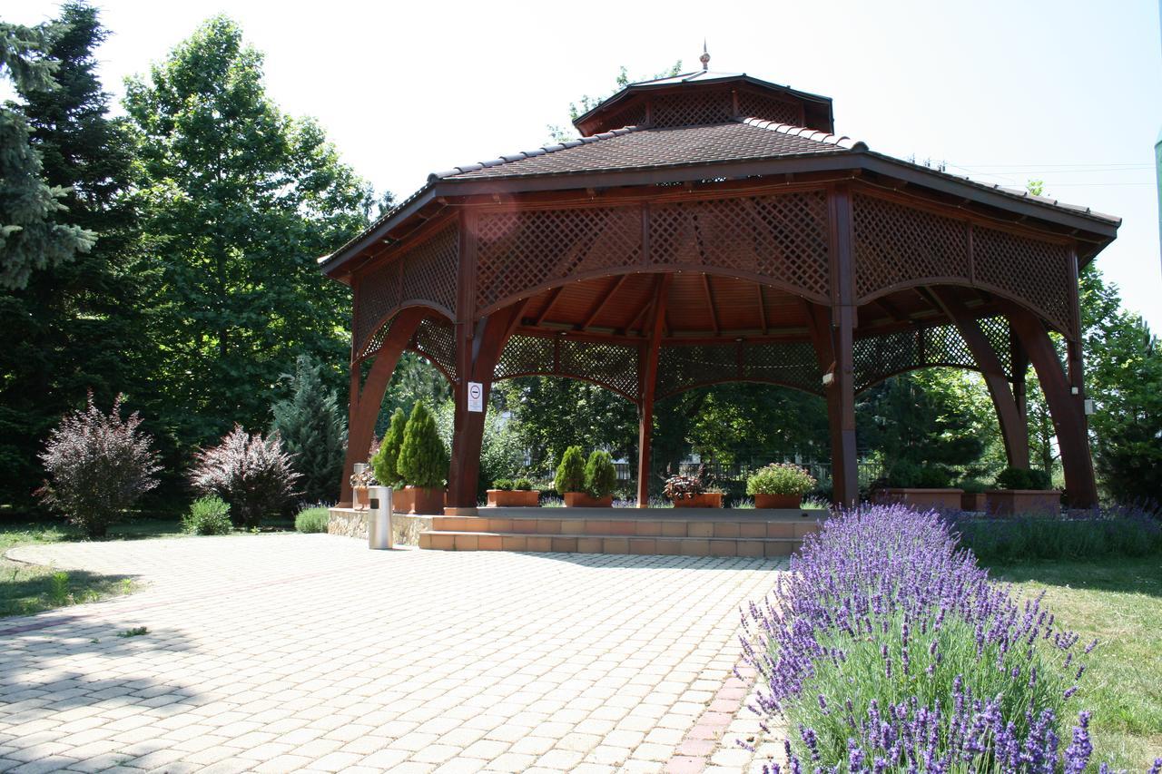 Park Hotel Es Rendezveny Centrum Bábolna 외부 사진