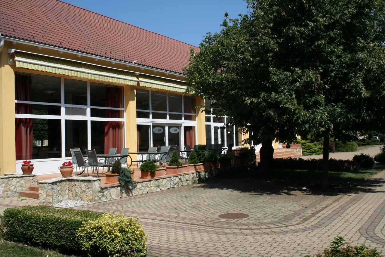 Park Hotel Es Rendezveny Centrum Bábolna 외부 사진
