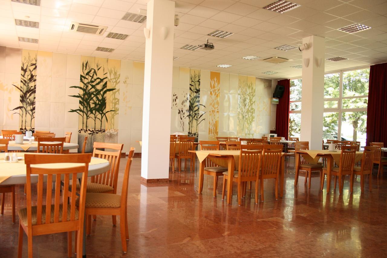 Park Hotel Es Rendezveny Centrum Bábolna 외부 사진
