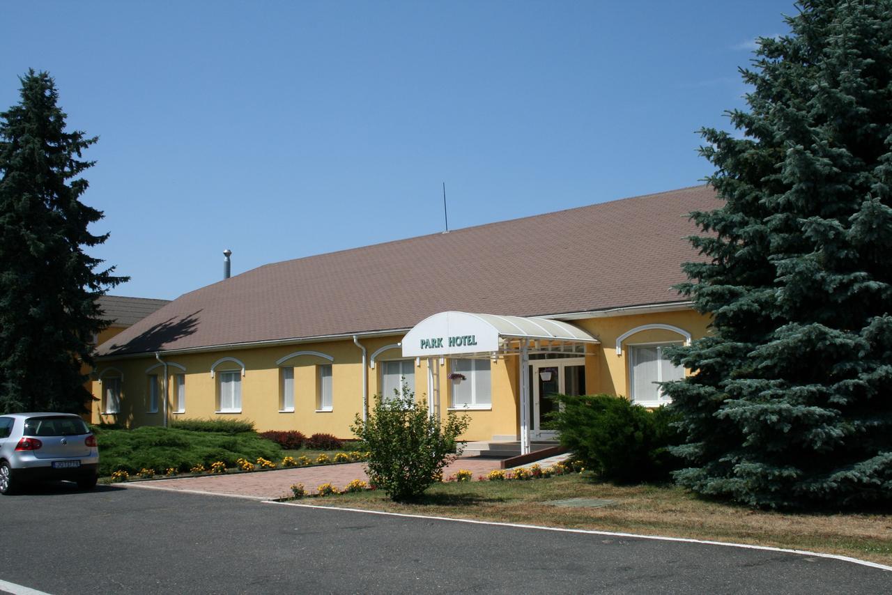 Park Hotel Es Rendezveny Centrum Bábolna 외부 사진