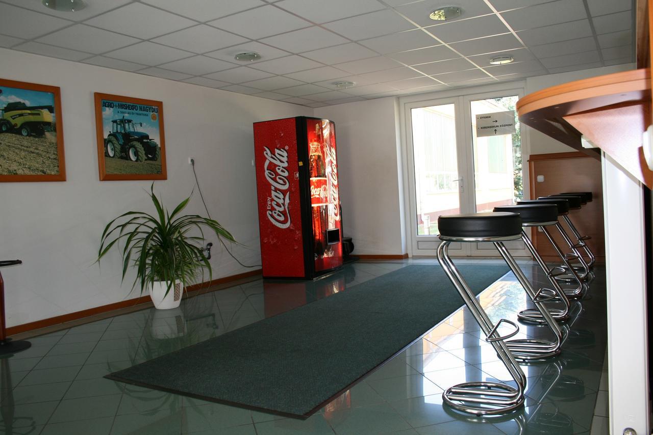 Park Hotel Es Rendezveny Centrum Bábolna 외부 사진