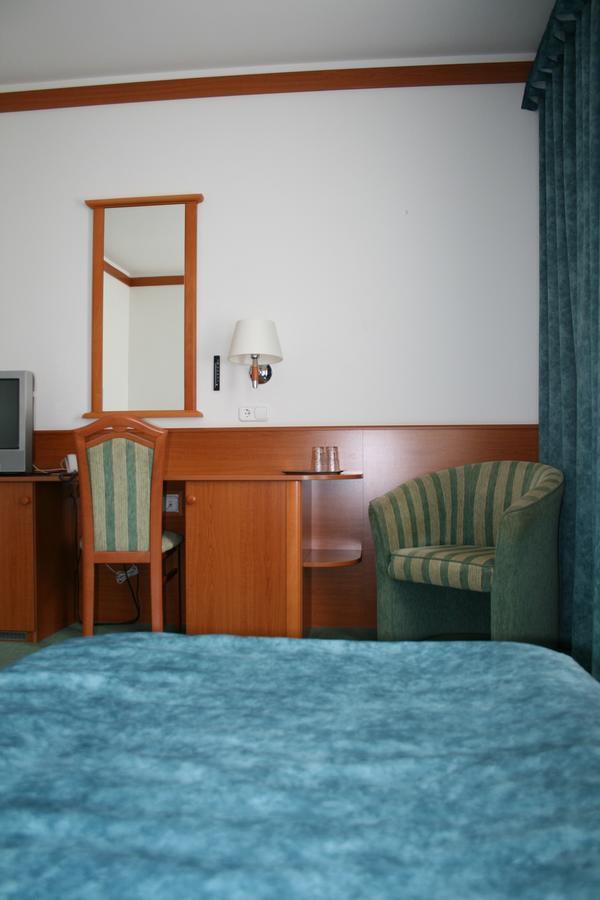 Park Hotel Es Rendezveny Centrum Bábolna 외부 사진